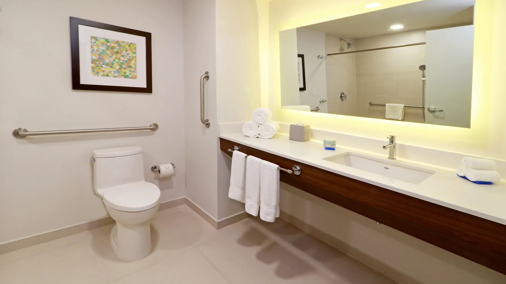 Holiday Inn Express & Suites - Playa Del Carmen By Ihg מלון